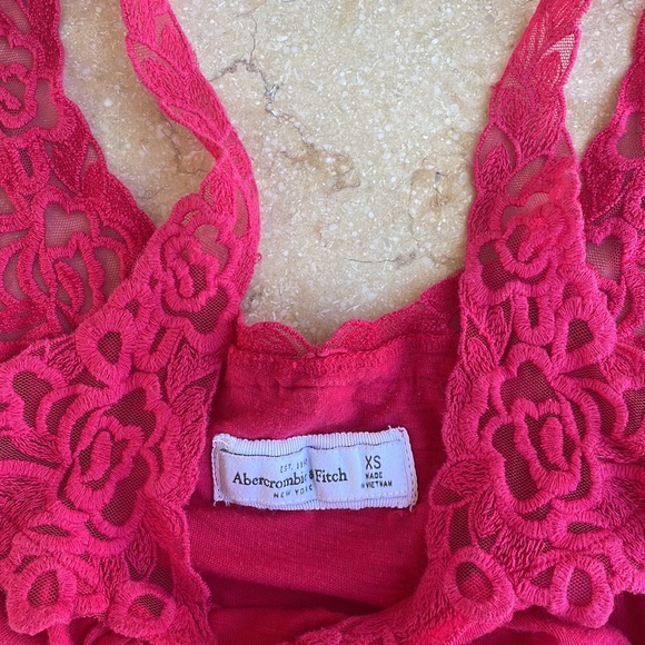 adorable abercrombie & fitch red/pink tank top with lace detailing - Picture 3 of 5